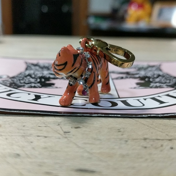 JUICY COUTURE TIGER CHARM!!!🐯🐯🐯🐾🐾🐾 - Picture 2 of 14